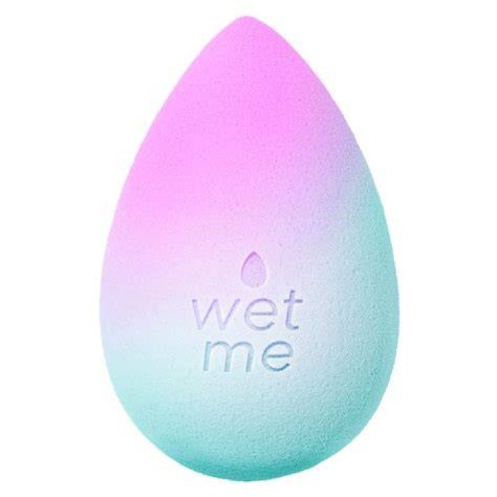 BEAUTYBLENDER&nbsp;Wave&nbsp;Shadeshifter Sponge, $20, Sephora